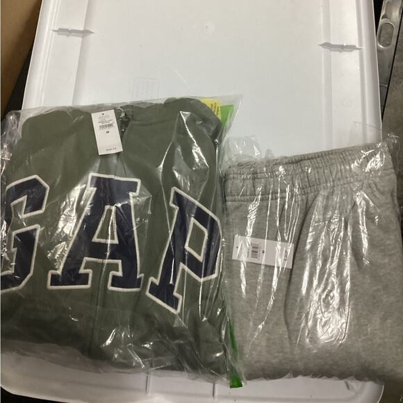 GAP Men’s SET Olive Green Gray Zip Hoodie and Joggers MSRP $100 Size M - Picture 4 of 4
